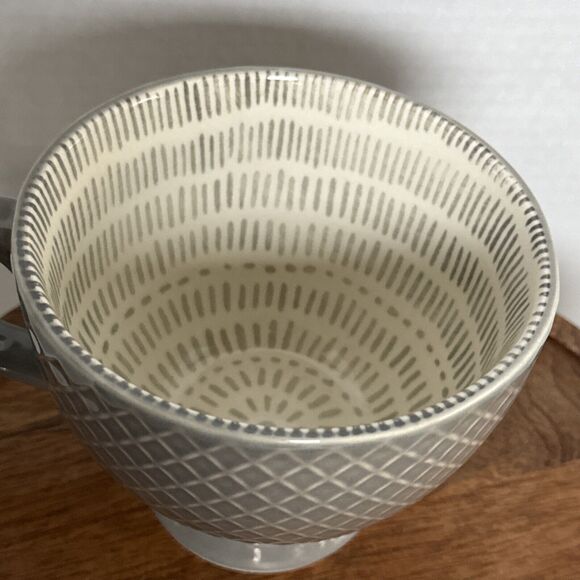 2 Signature Housewares Footed Stoneware 14 oz Mugs Diamonds Dots Lines & Zigzags - Picture 3 of 16